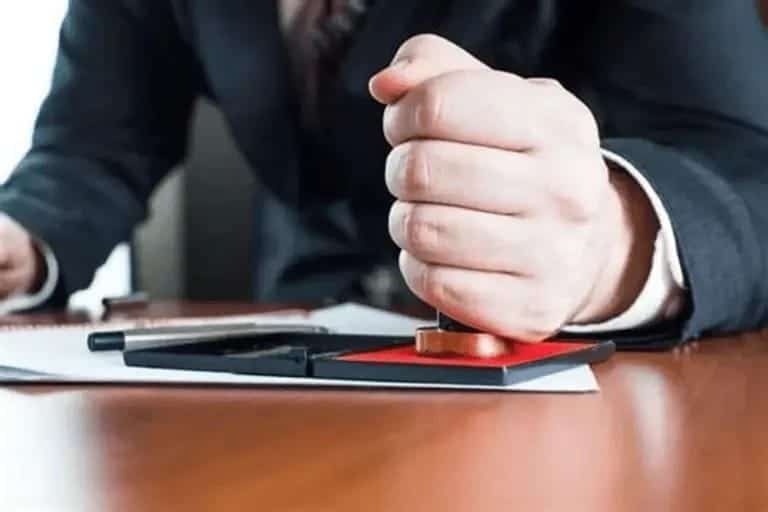 توثيق عقد الزواج واستخراج الإقامة