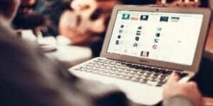 تعقيب معاملات حكومية