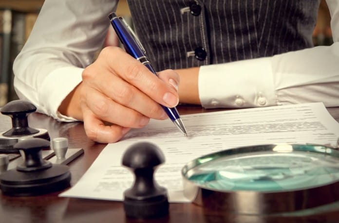 أهمية تصديق الشهادات والمستندات في السعودية